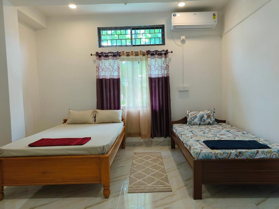 Bed, Photo of the whole room, Bedroom, air conditioner