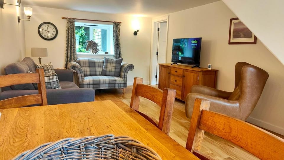TV and multimedia, Living room, Dining area