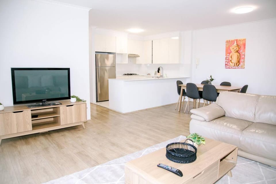 Modern 3B2B Oasis | Steps to UNSW & LRT Apartment in Kensington