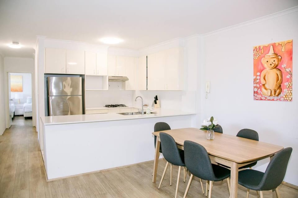 Modern 3B2B Oasis | Steps to UNSW & LRT Apartment in Kensington