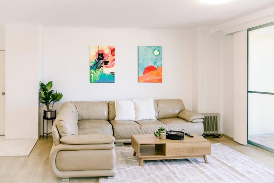 Modern 3B2B Oasis | Steps to UNSW & LRT Apartment in Kensington
