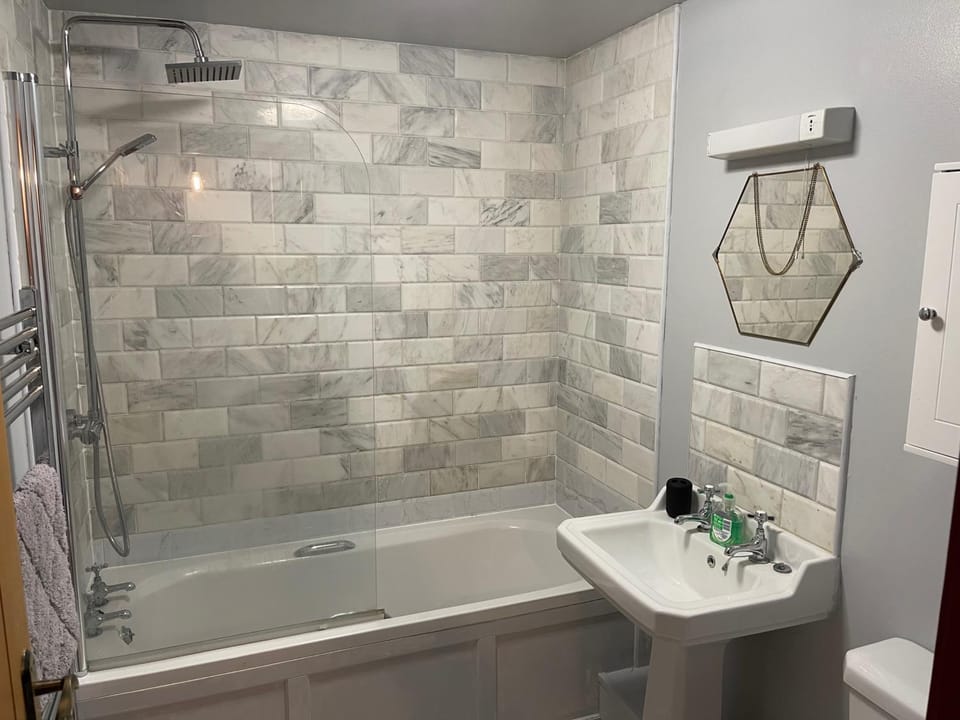 Shower, Bathroom, Bath, towels