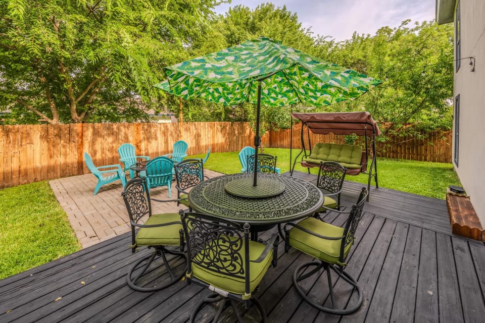 Patio, Dining area