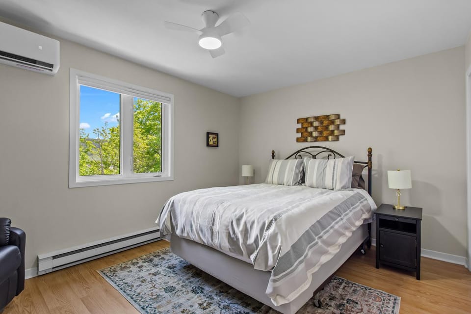 The Crossing 3BR Downtown Home Free Parking House in St Johns