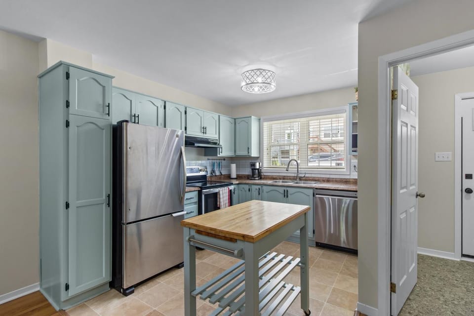 The Crossing 3BR Downtown Home Free Parking House in St Johns