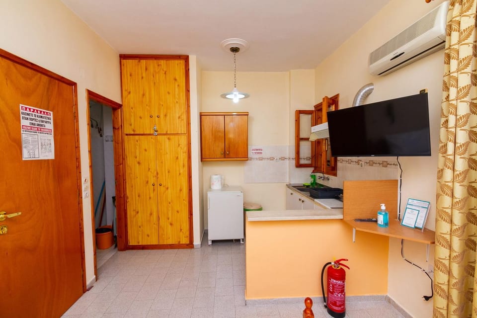 TV and multimedia, Kitchen or kitchenette, wardrobe