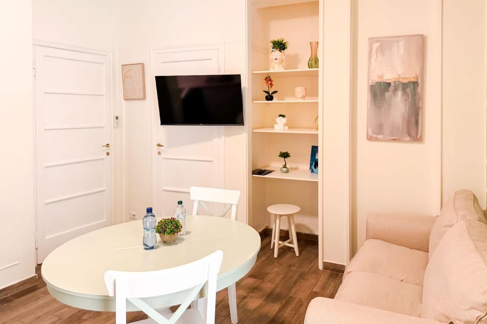 TV and multimedia, Living room, Dining area