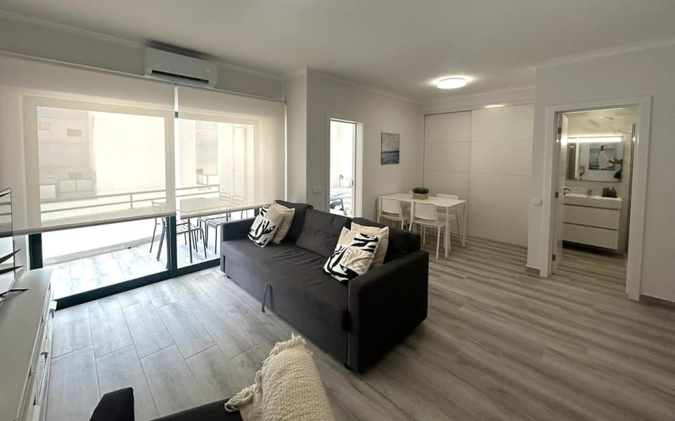Quarteira Avenida Praia with Parking, 3 Min from Beach Apartment in Quarteira