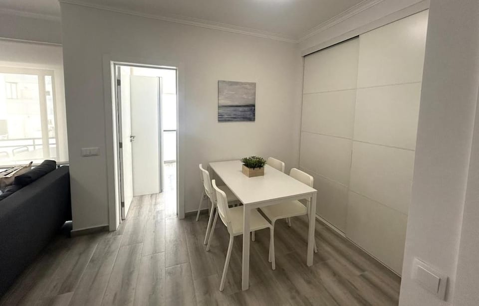 Quarteira Avenida Praia with Parking, 3 Min from Beach Apartment in Quarteira