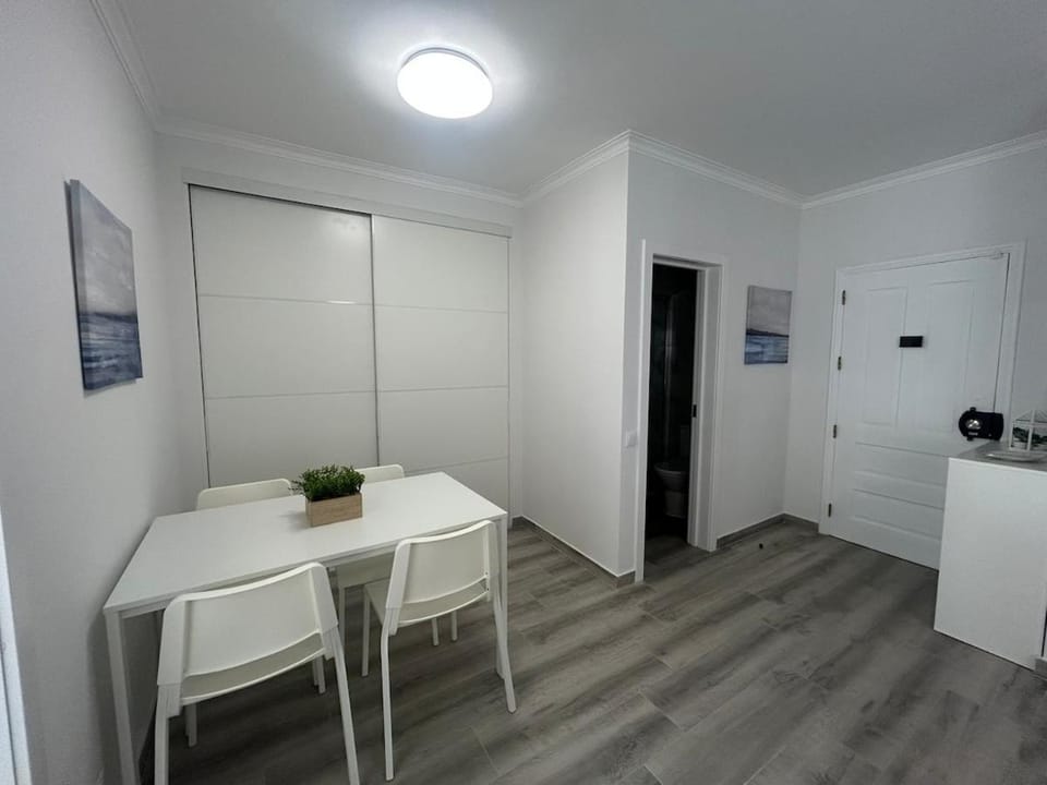 Quarteira Avenida Praia with Parking, 3 Min from Beach Apartment in Quarteira