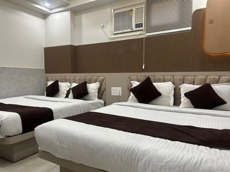 Bed, Photo of the whole room, Bedroom, air conditioner