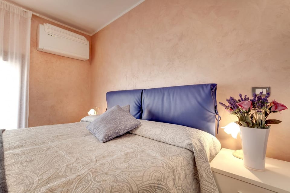 Decorative detail, Bedroom