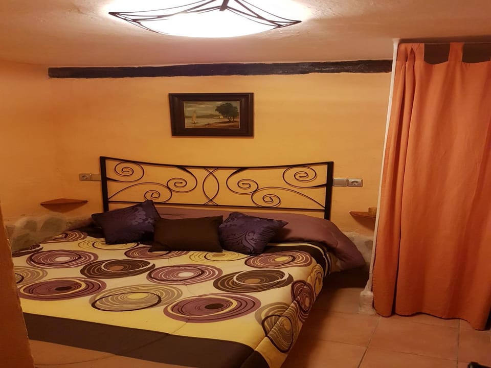 Bed, Photo of the whole room