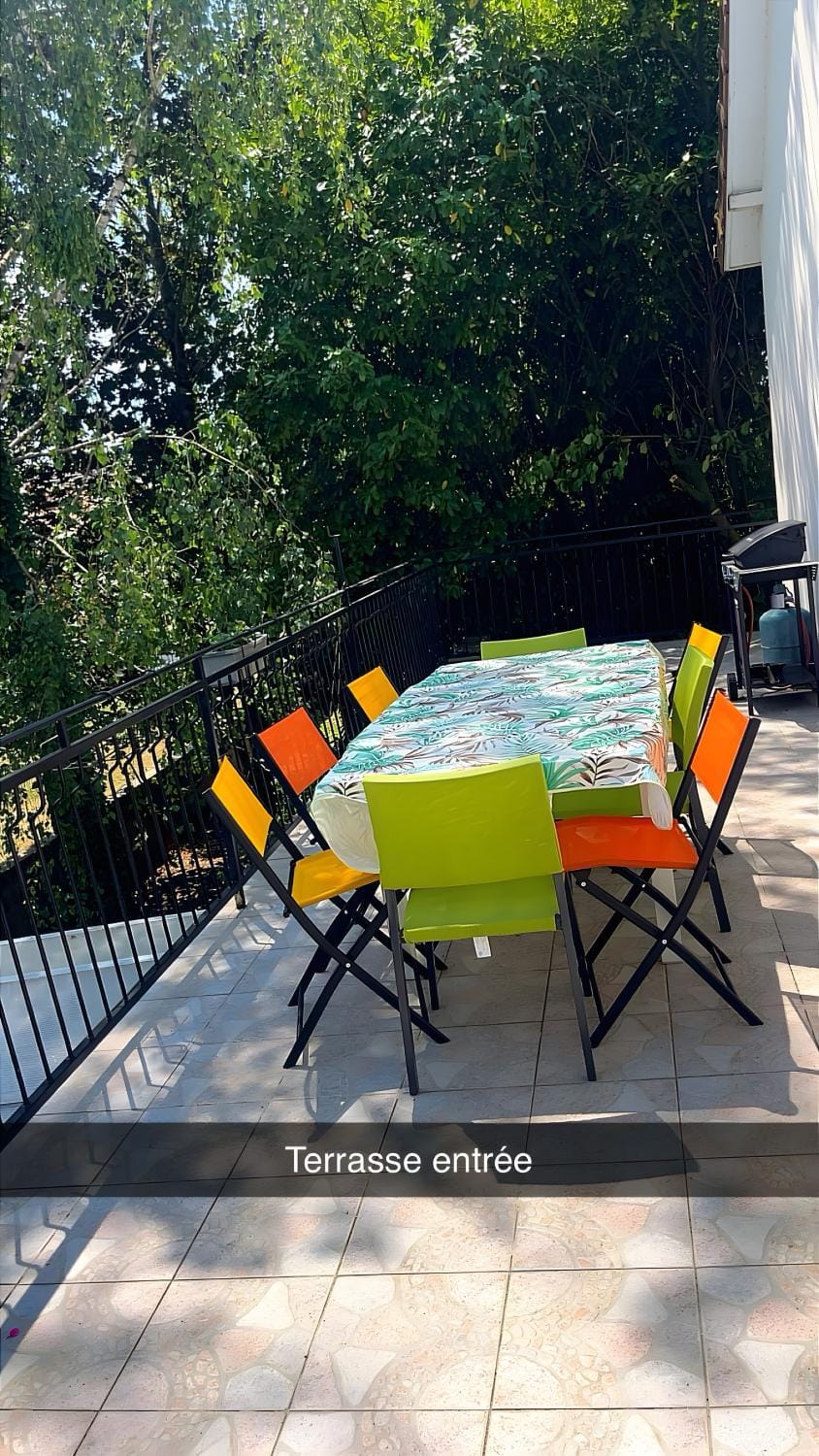 Property building, Balcony/Terrace, Living room