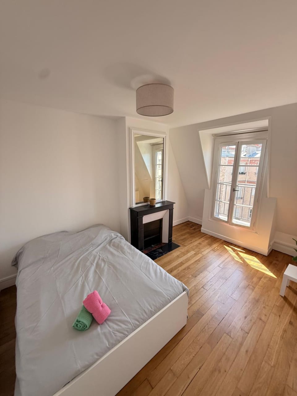 Bed, Photo of the whole room, Bedroom, towels