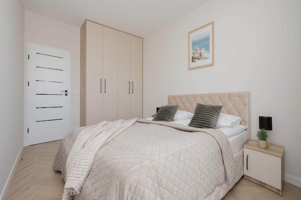Bed, Photo of the whole room, Bedroom, wardrobe
