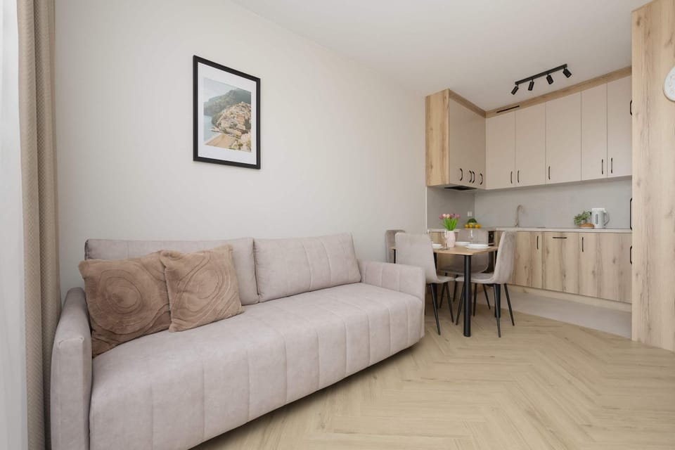 Kitchen or kitchenette, Seating area, Dining area
