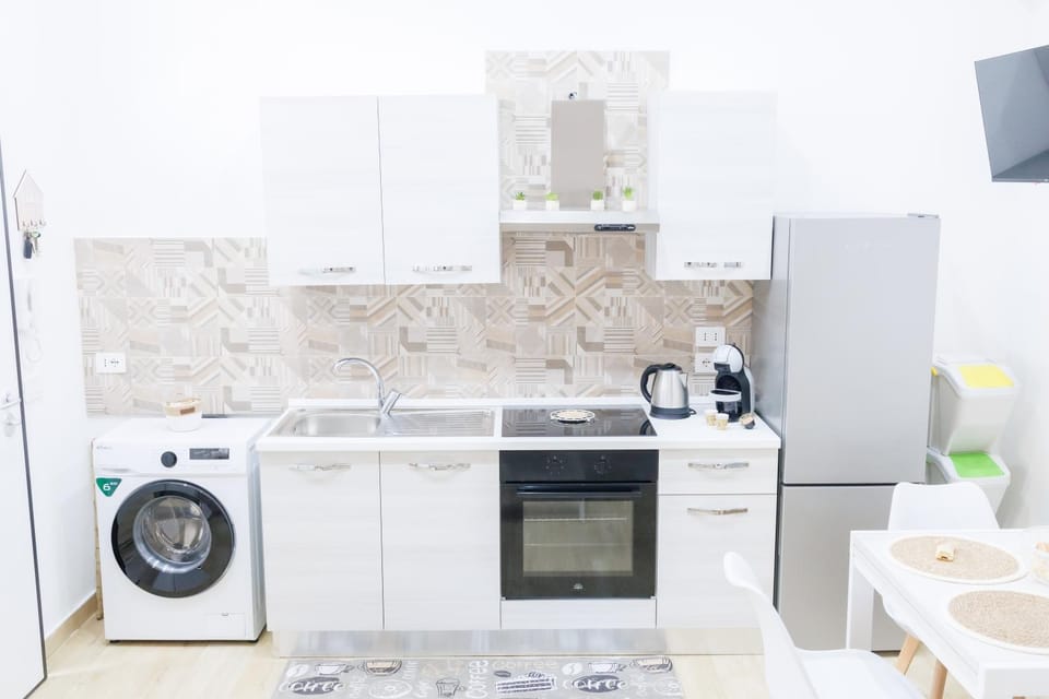 Kitchen or kitchenette, washing machine