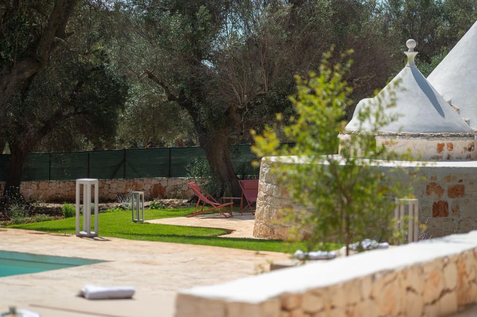 Property building, Facade/entrance, Spring, Summer, Photo of the whole room, On site, Swimming pool