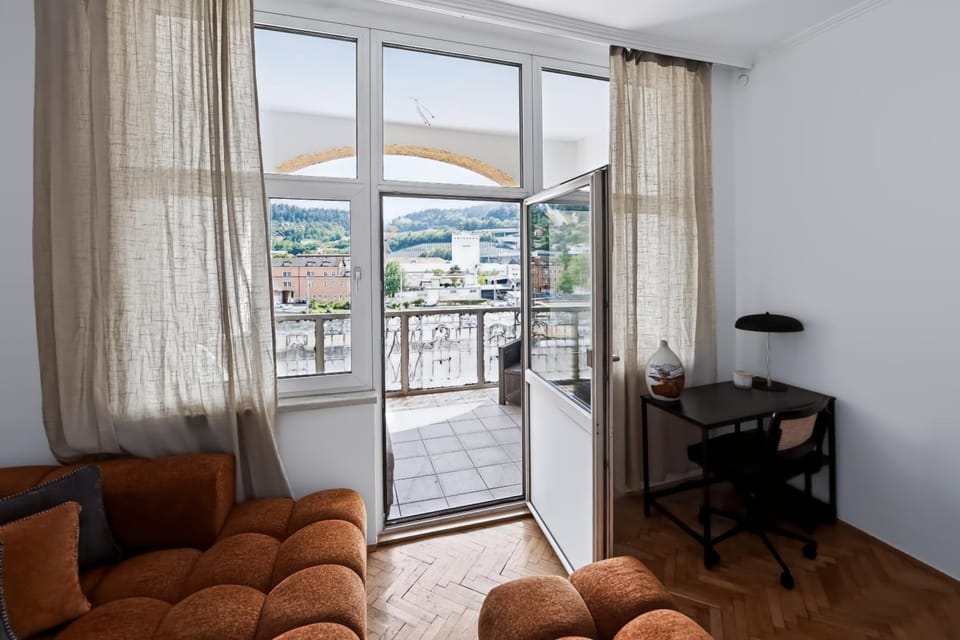 Spacious Vintage Loft with Modern Design Apartment in Innsbruck