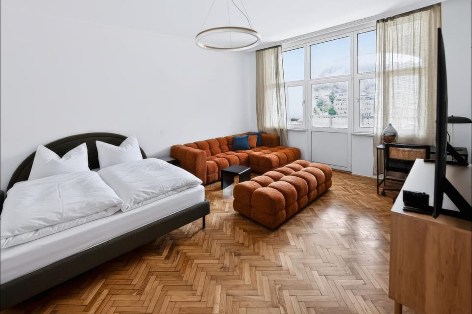 Spacious Vintage Loft with Modern Design Apartment in Innsbruck