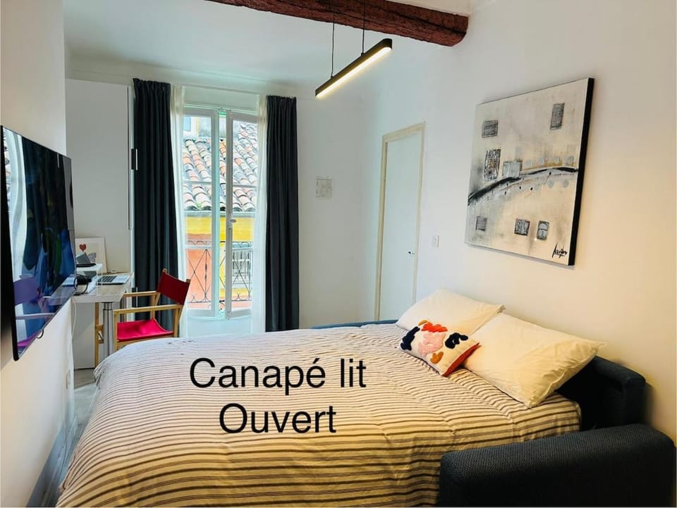 Cathedral View - Heart of Vieux Nice Apartment in Nice