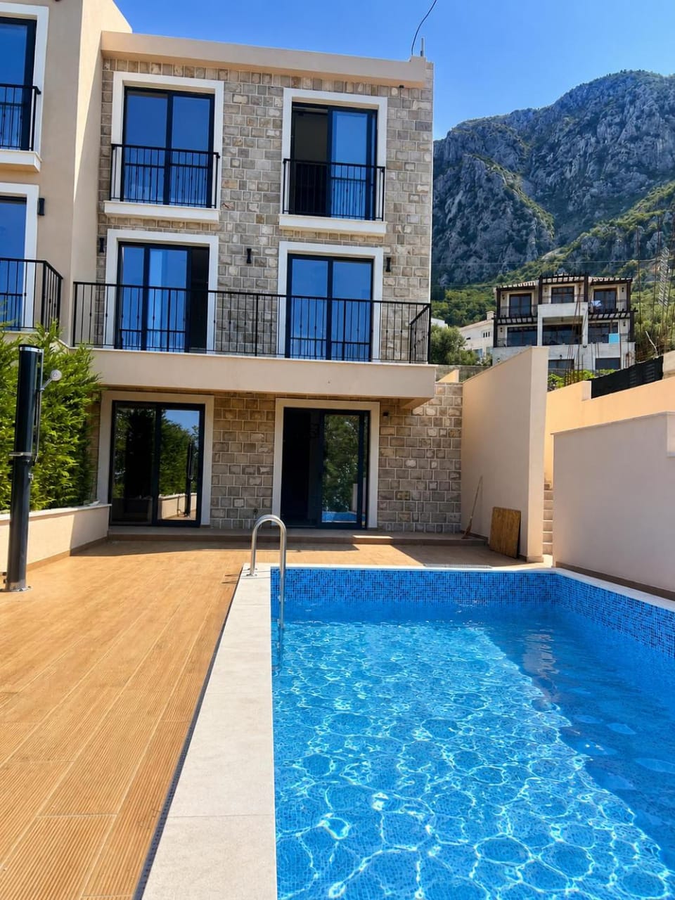 Property building, Day, Natural landscape, Pool view, Swimming pool