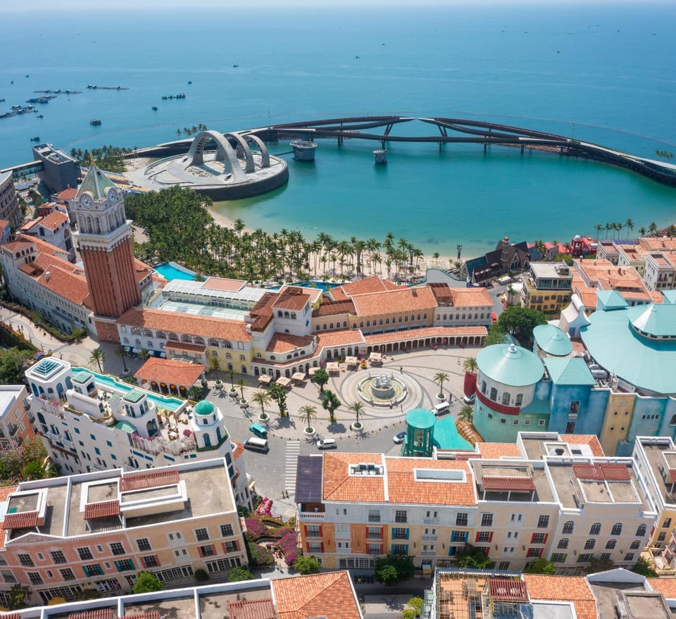 Property building, Nearby landmark, Day, Neighbourhood, Bird's eye view, Beach, City view, Location