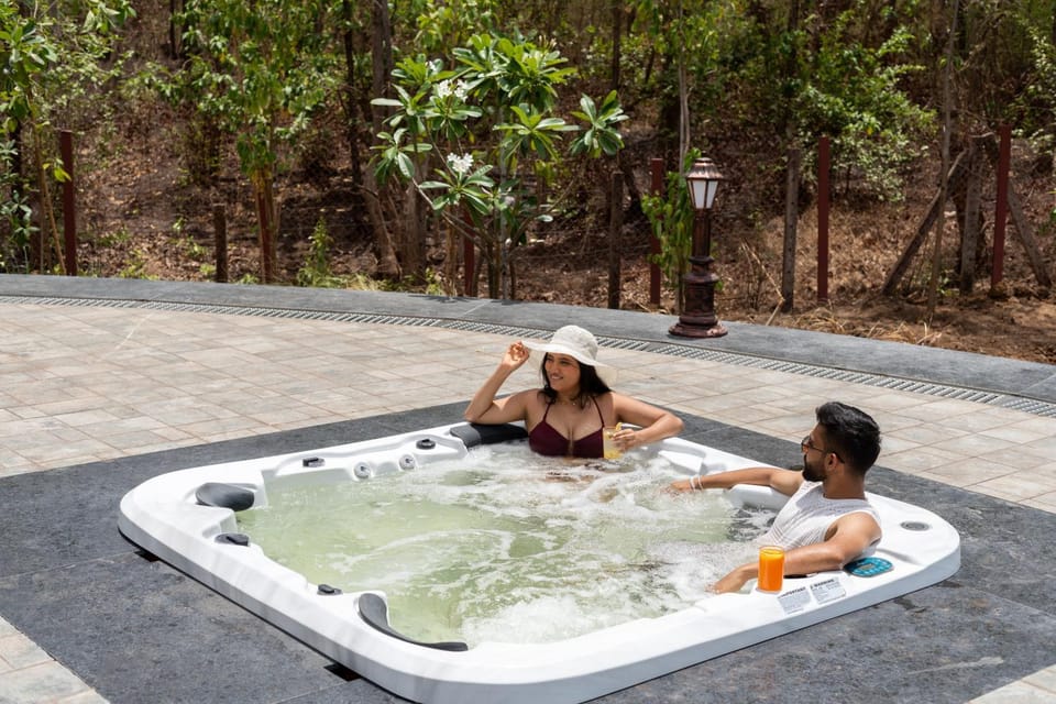 People, Hot Tub