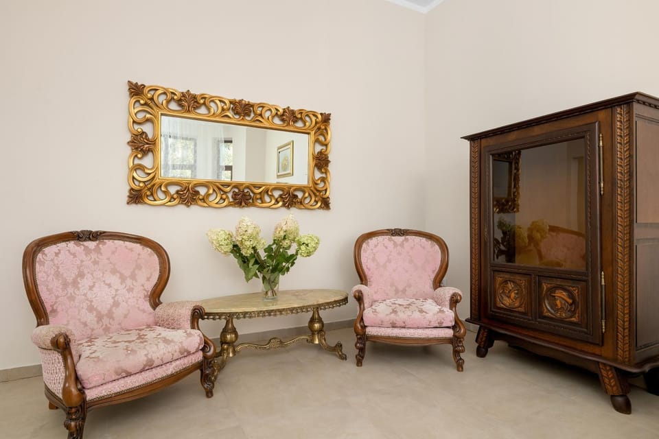 Living room, Seating area, wardrobe