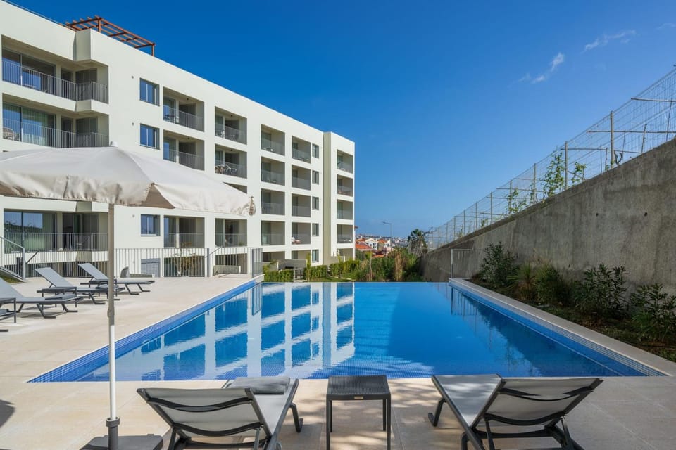 Property building, Swimming pool, sunbed