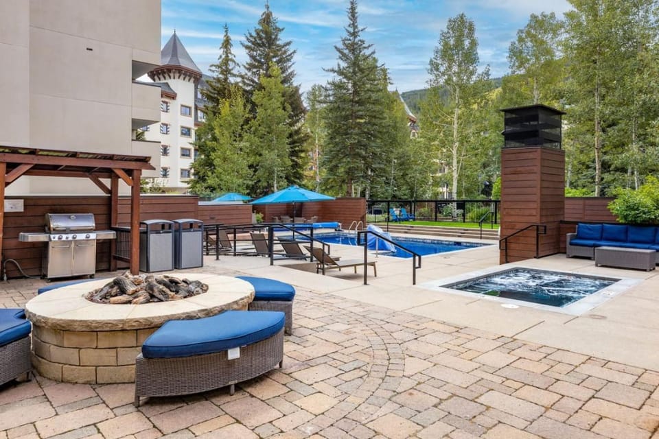 Lionshead Village 3-bd Condo Walk To Vail Gondola House in Vail