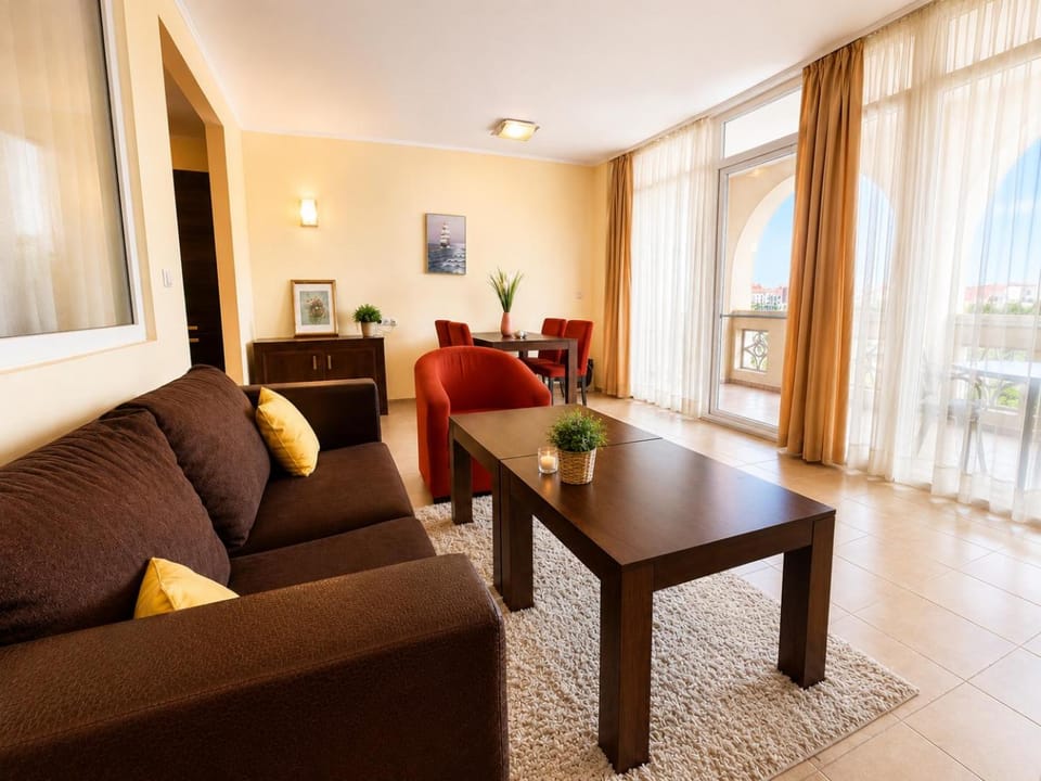 Living room, Photo of the whole room, Seating area, air conditioner