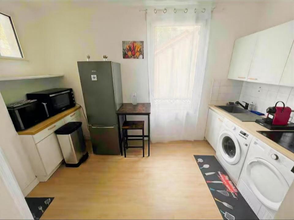 Domaine 3 maisons - sans voisin - 5mn RER B House in Île-de-France