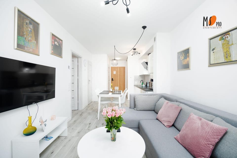 TV and multimedia, Living room, Dining area