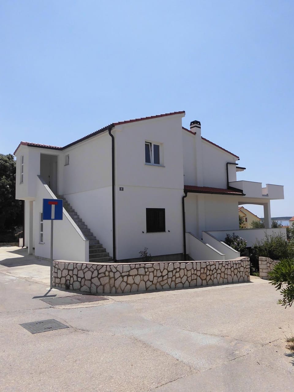 Facade/entrance, View (from property/room)