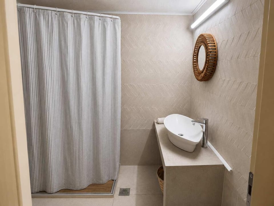 Toilet, Bathroom, towels