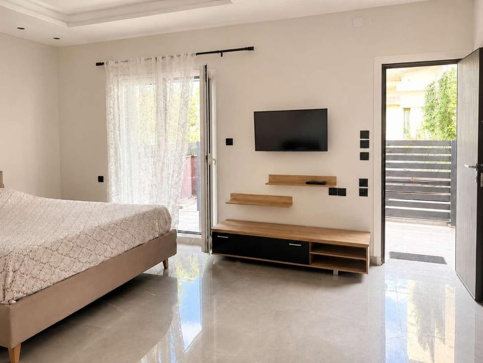 Bed, TV and multimedia