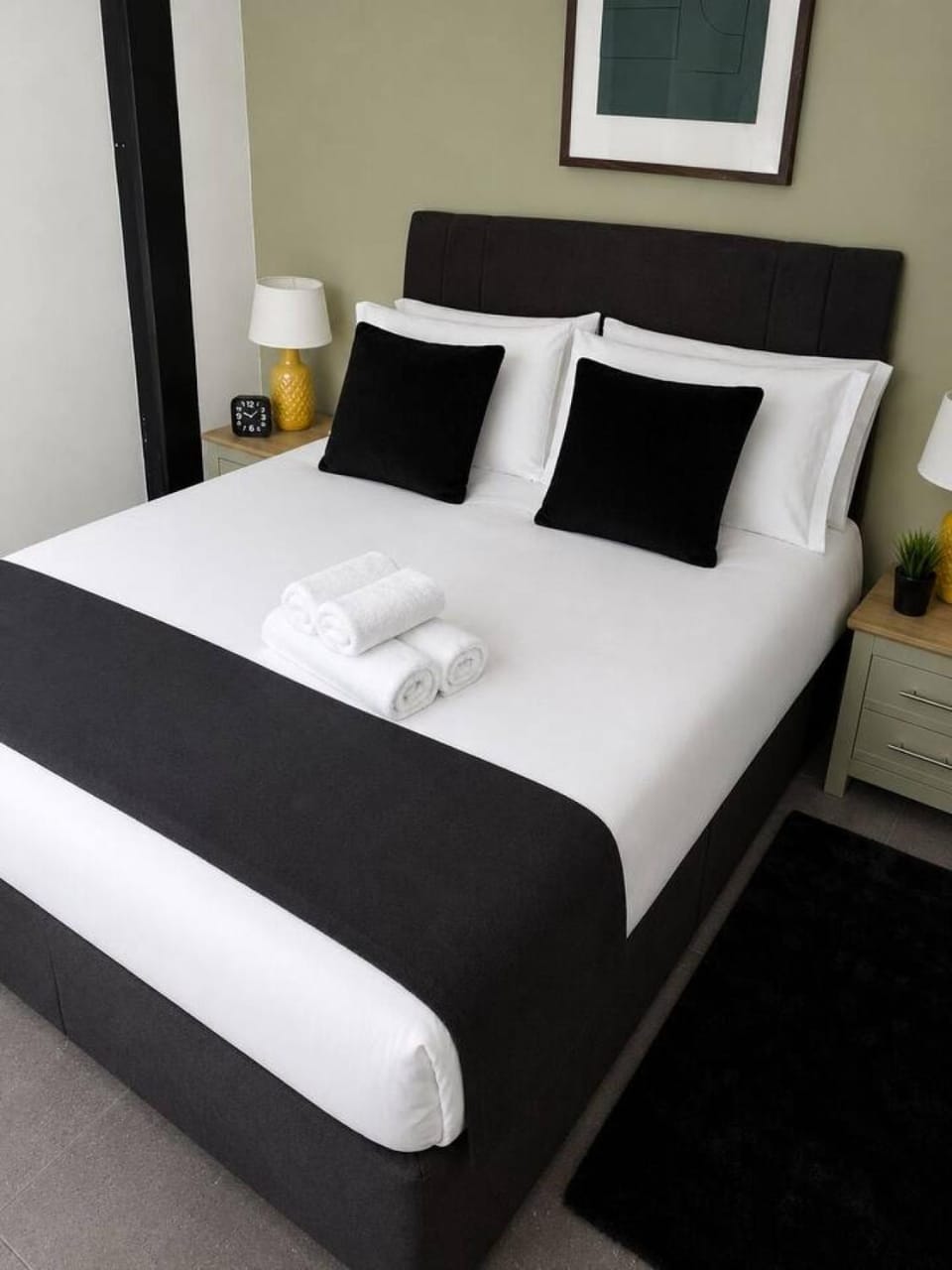 Bed, Bedroom, towels