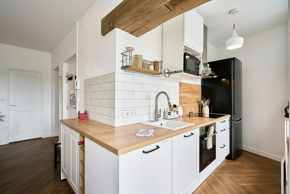 Kitchen or kitchenette, dishwasher, oven, pet friendly, stove, toaster