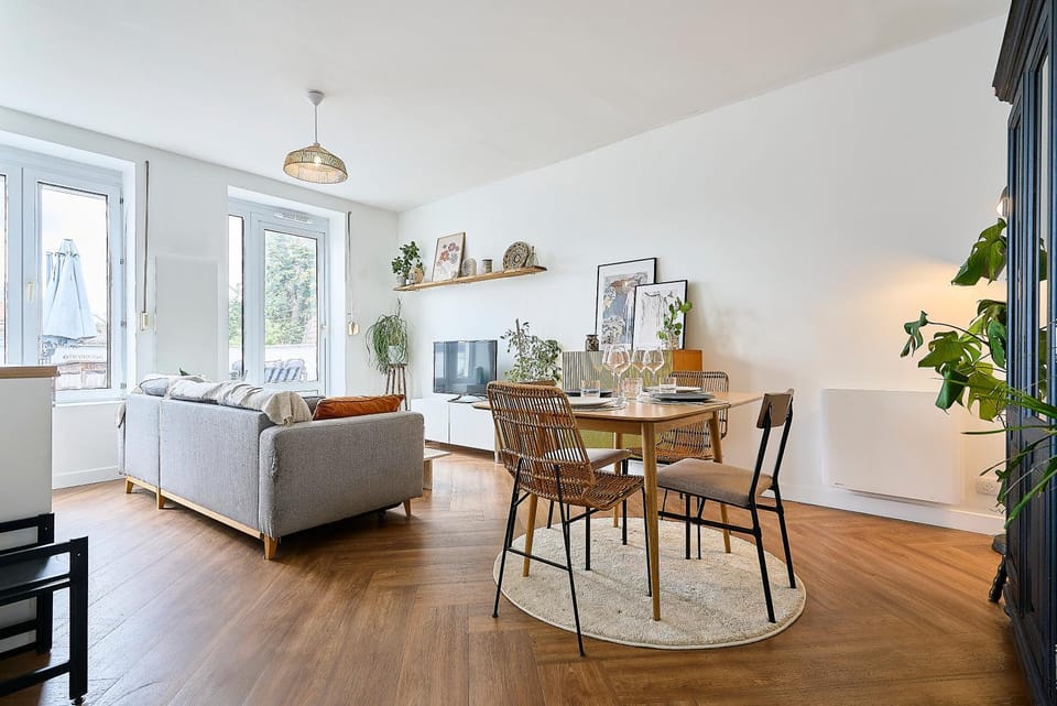 Living room, Dining area