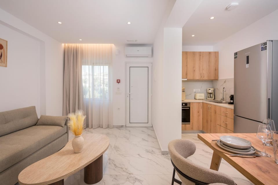 Living room, Seating area, Dining area, kitchen