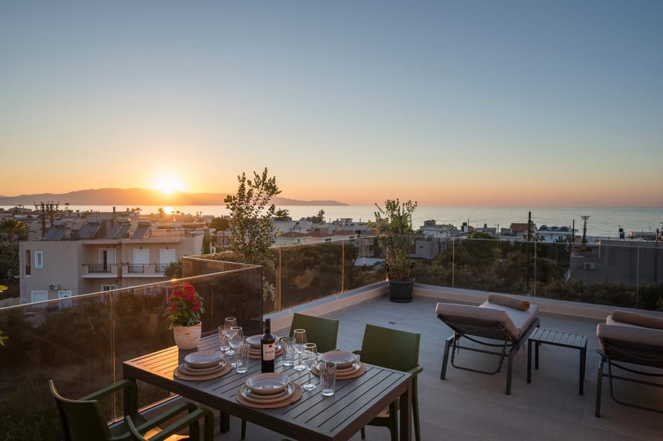 Day, View (from property/room), Balcony/Terrace, Balcony/Terrace, Living room, Seating area, Dining area, Sea view, Sunset
