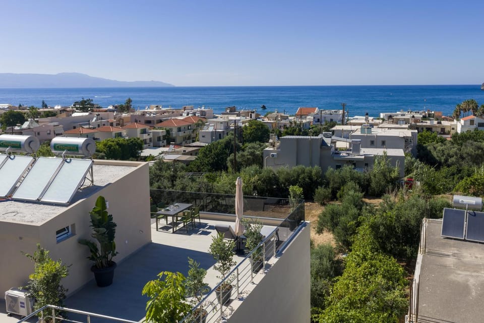 Property building, Nearby landmark, Day, Neighbourhood, Natural landscape, Bird's eye view, Balcony/Terrace, City view, Mountain view, Sea view, Street view, Location