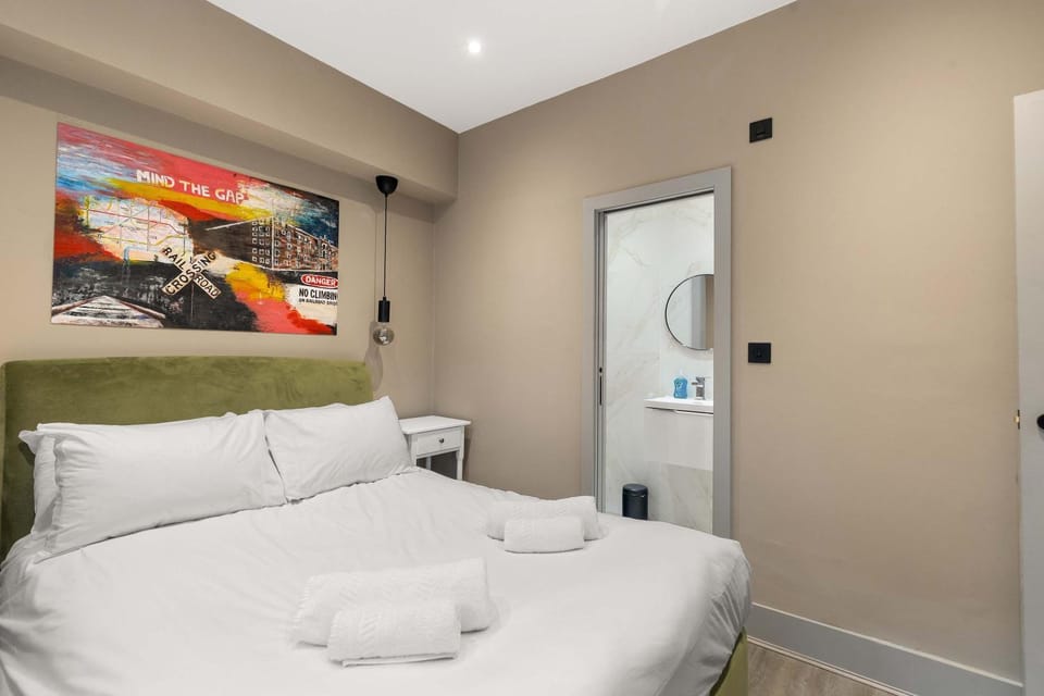Bedroom, towels