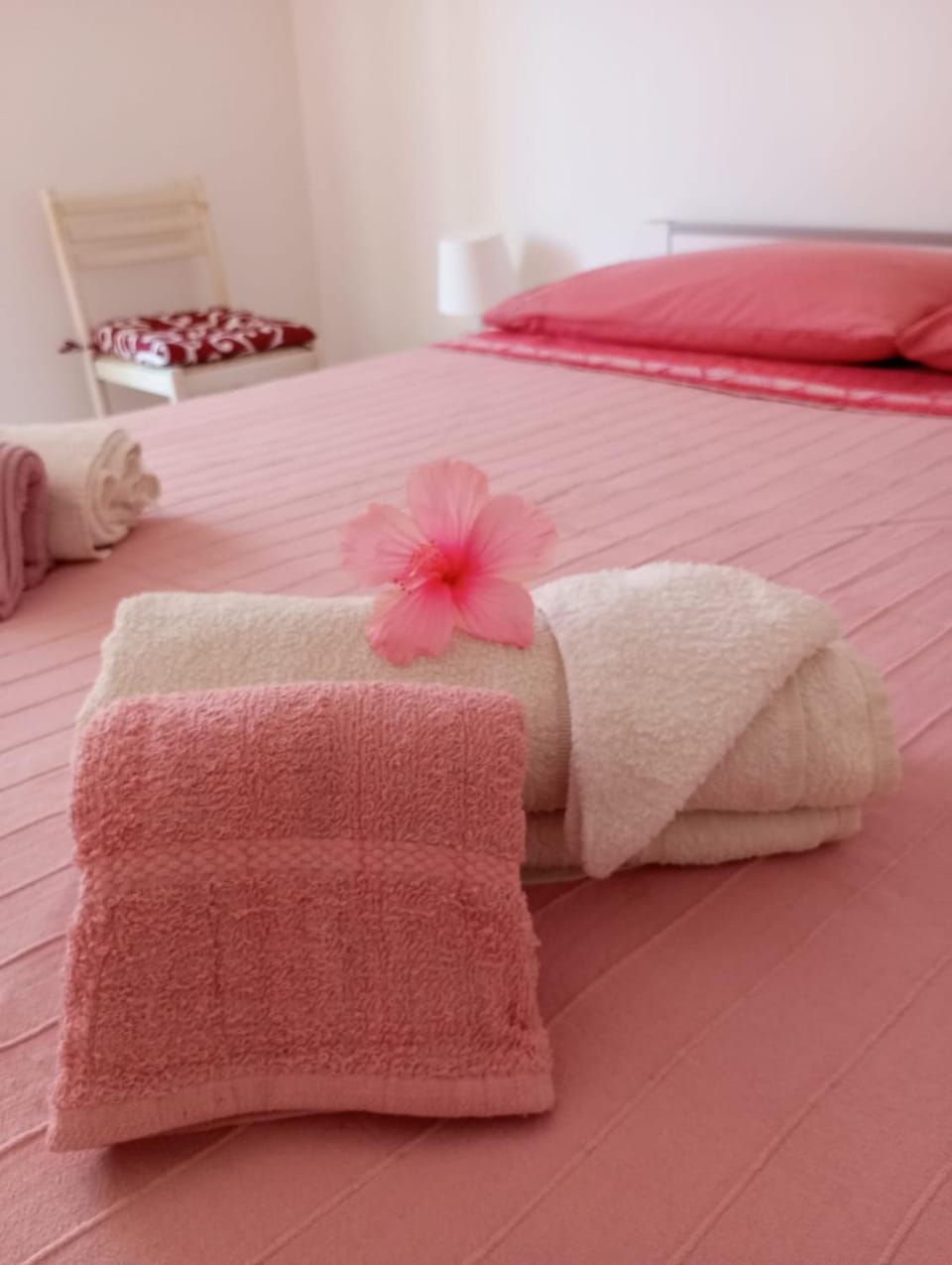 Bedroom, towels