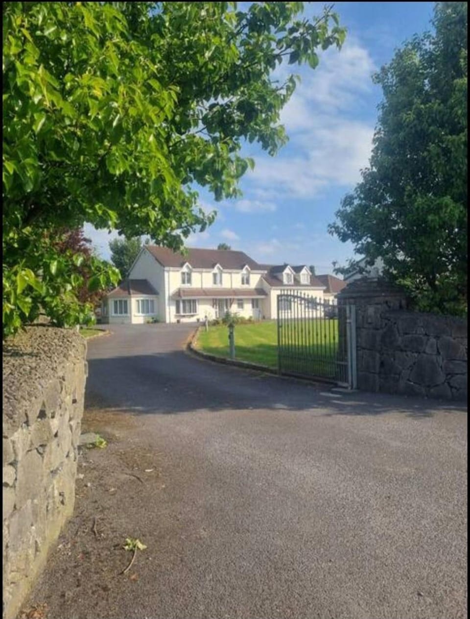 Property building, Day, Neighbourhood