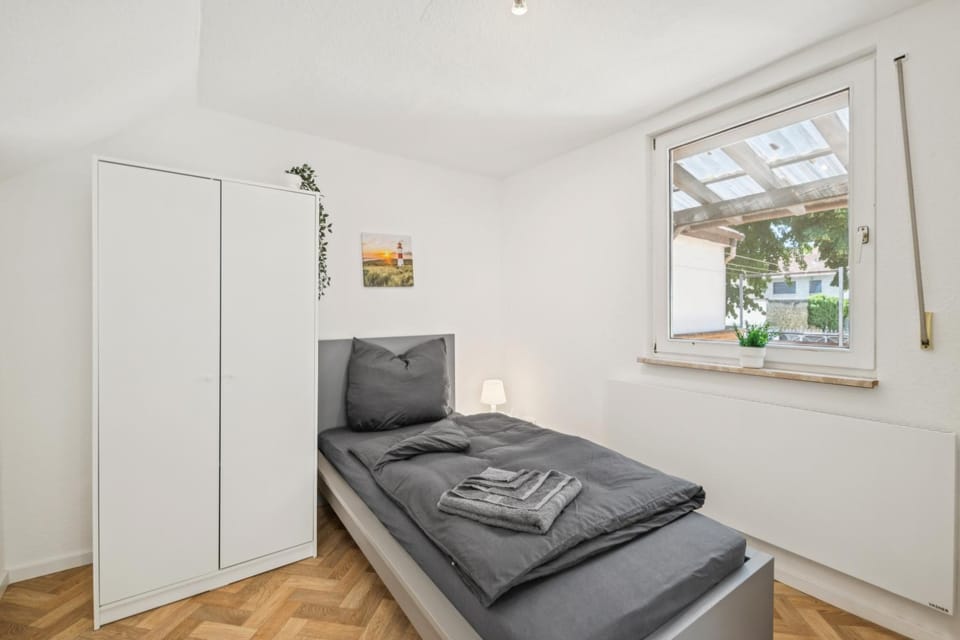 Bed, Photo of the whole room, Bedroom, heating, wardrobe