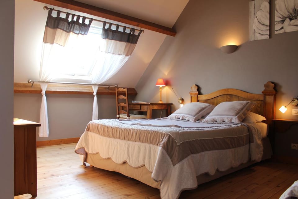 Property building, Living room, Bedroom