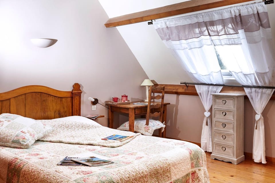 Property building, Living room, Bedroom
